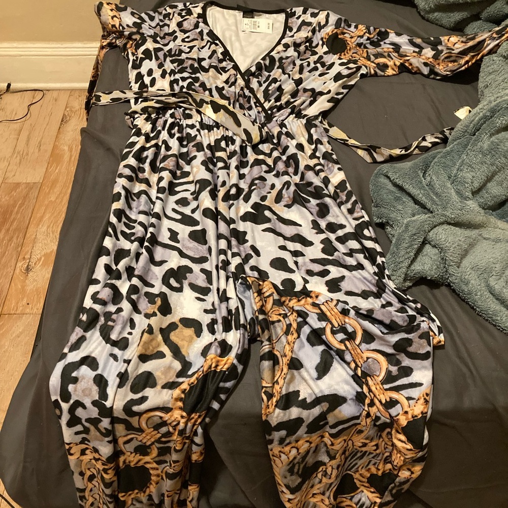 Ashley Stuart long sleeve jumpsuit size 18-20